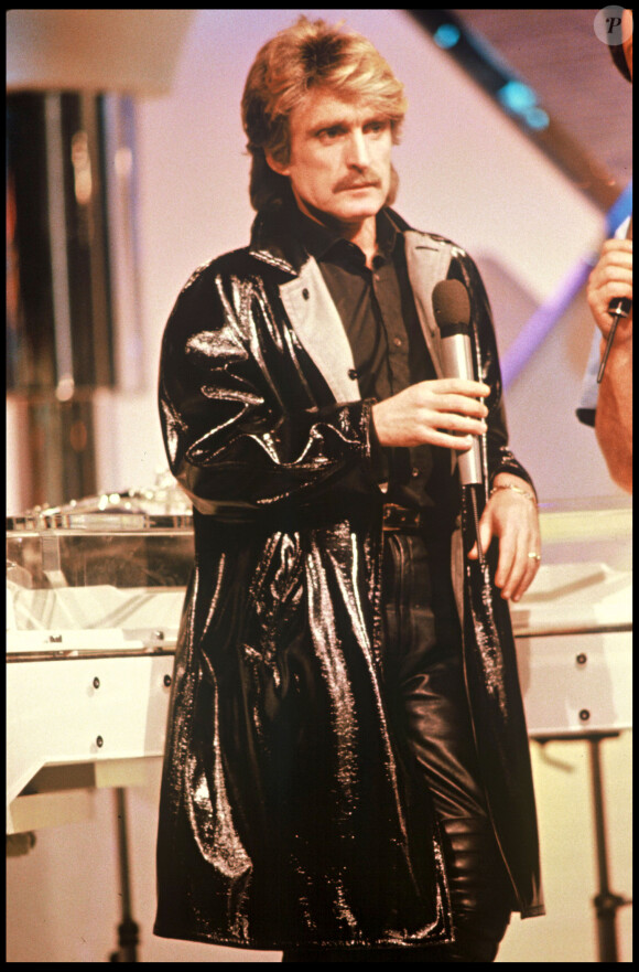 Christophe (Daniel Bevilacqua), en 1994 dans l'émission Champs-Elysées.