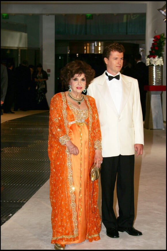 Gina Lollobrigida et Javier Rigau - Gala de la Croix Rouge à Monaco le 4 août 2006.