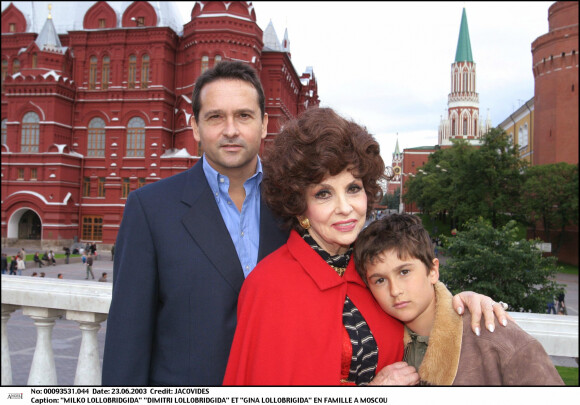 Milko Lollobrigida, Dimitri Lollobrigida et Gina Lollobrigida en famille à Moscou en 2003.