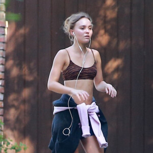 Exclusif - Lily-Rose Depp fait du sport dans les rues de Los Angeles, le 17 juin 2020.