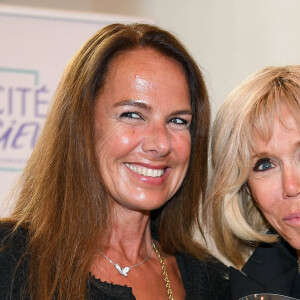 Exclusif - L'artiste Laurence Jenkell et la Première Dame Brigitte Macron - L'artiste L.Jenkell dévoile en exclusivité une sculpture unique au profit de la Fondation des Femmes à la Cité Audacieuse le 9 juin 2020. © Sébastien Valiela / Bestimage