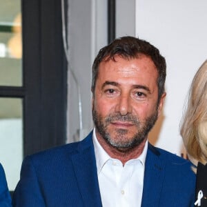 Exclusif - Marlène Schiappa (Secrétaire d'État chargé(e) de l'Égalité entre les femmes et les hommes), Bernard Montiel et la Première Dame Brigitte Macron - L'artiste L.Jenkell dévoile en exclusivité une sculpture unique au profit de la Fondation des Femmes à la Cité Audacieuse le 9 juin 2020. © Sébastien Valiela / Bestimage