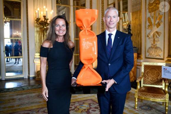 Exclusif - Laurence Jenkell et Franck Riester , ministre de la Culture - L'artiste Laurence Jenkell est décorée dans l'Ordre des Arts et des Lettres (Chevalier) au ministère de la culture à Paris le 9 juin 2020. © Sébastien Valiela / Bestimage