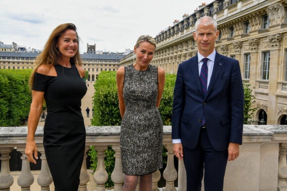 Exclusif - Laurence Jenkell, Annie Groult et Franck Riester (ministre de la Culture) - L'artiste Laurence Jenkell est décorée dans l'Ordre des Arts et des Lettres (Chevalier) au ministère de la culture à Paris le 9 juin 2020. © Sébastien Valiela / Bestimage