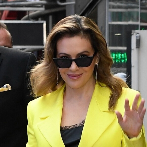 Alyssa Milano quitte les studios de l'émission "Good Morning America" à New York, le 15 octobre 2019.