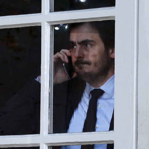 Harold Hauzy (Conseiller communication de Manuel Valls) - Passation de pouvoirs entre l'ancien premier ministre Manuel Valls et le nouveau premier ministre Bernard Cazeneuve à l'hôtel Matignon à Paris. Le 6 décembre 2016 © Stéphane Lemouton / Bestimage