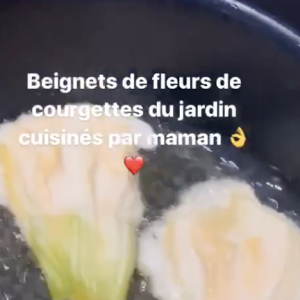 Karine Ferri partage son quotidien lors de ses vacances dans le Sud de la France en en juin et juillet 2020, entre petits plats cuisinés par sa maman, déjeuner au restaurant de plage ou virée dans le sable avec ses enfants.