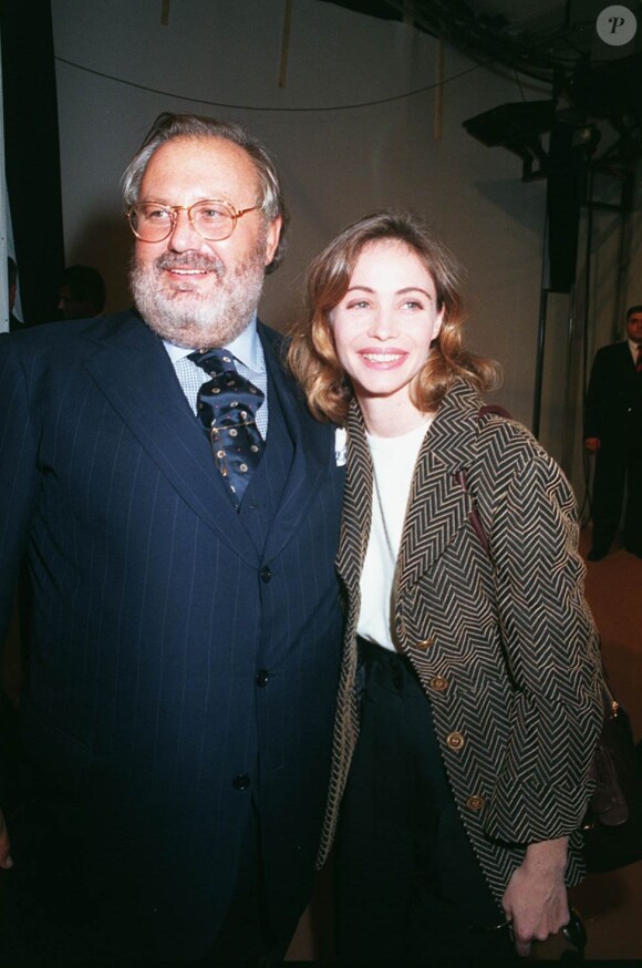 Emmanuelle Béart et Gianfranco Ferre à Paris en 1995.