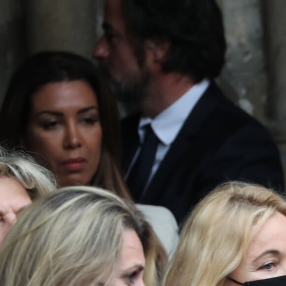 Emmanuelle Béart et son compagnon Frédéric Chaudier - Sorties - Hommage à Guy Bedos en l'église de Saint-Germain-des-Prés à Paris le 4 juin 2020.