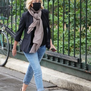 Emmanuelle Béart - Hommage à Guy Bedos en l'église de Saint-Germain-des-Prés à Paris le 4 juin 2020.