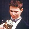 Gérald Thomassin lors de la cérémonie des César en 1991, recevant le prix du meilleur espoir masculin pour son rôle dans Le Petit Criminel de Jacques Doillon.