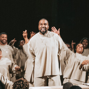 Info du 4 juillet 2020 - Kanye West annonce sa candidature à l'élection présidentielle américaine sur Twitter Exclusif - Kanye West lors du "Sunday Service", la messe est organisée au Théâtre des Bouffes du Nord à Paris, le 1er mars 2020.