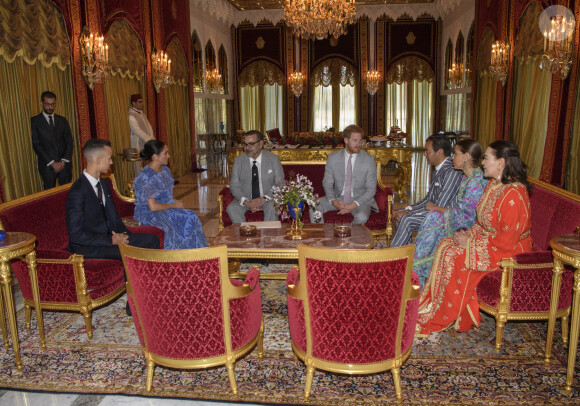 Le duc et duchesse de Sussex rencontrent le roi du Maroc Mohammed VI et son fils le prince héritier du Maroc, Moulay Hassan, lors d'une audience privée dans leur résidence à Rabat dans le cadre de leur voyage officiel au Maroc, le 25 février 2019.