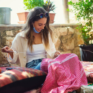 La reine Rania de Jordanie et sa fille la princesse Iman en visite au Bed & Breakfast Beit al Baraka et Beit Al Ward à Umm Qais en Jordanie. Le 6 juillet 2020