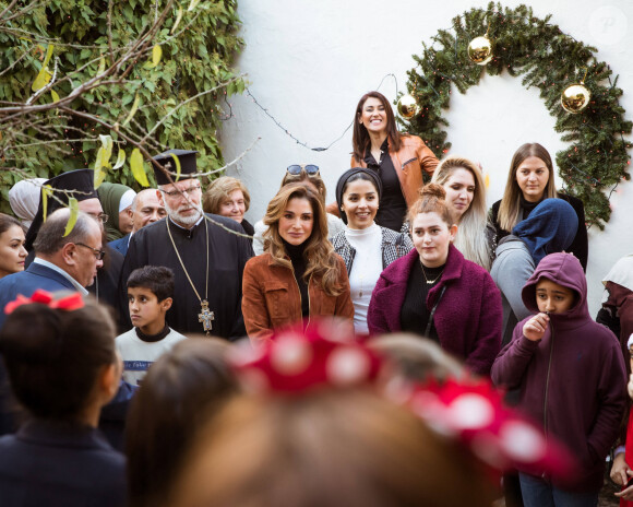 La reine Rania de Jordanie assiste aux festivités de Noël à Fuheis près d'Amman, le 18 décembre 2019.