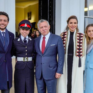 Prince Hussein, Salma bint Abdallah, le roi Abadallah et la reine rania, la princesse Iman - La famille royale de Jordanie à Sandhurst, UK, pour voir la graduation de la Princesse Salma bint Abdallah II à l'academie Militaire Royale le 24 novembre 2018.