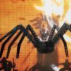 Mylène Farmer lors de sa tournée de 1996. On y voit la structure de "l'araignée", aujourd'hui menacée d'être jetée à la poubelle.