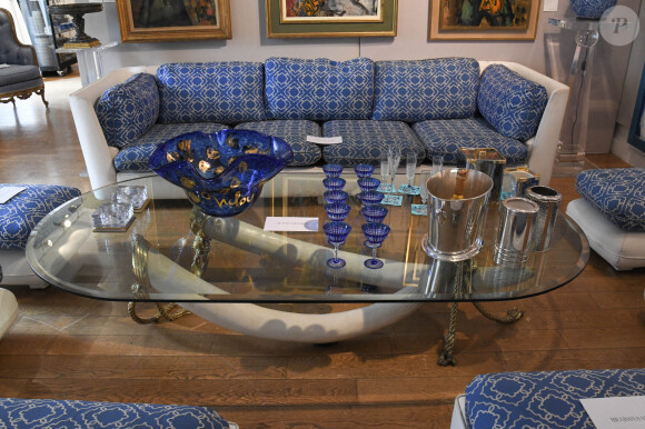 Exclusif - La collection bleue de Michou sera vendue aux enchères à l'hôtel Artcurial de Paris, France, le 5 juillet 2020. Le 10 juillet 2020, Artcurial mettra aux enchères la collection du célèbre directeur du cabaret. © Coadic Guirec/Bestimage