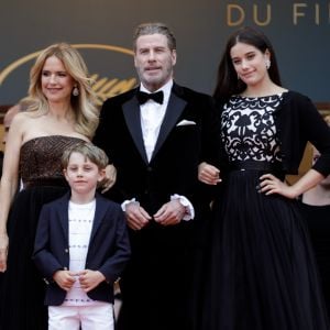 John Travolta et sa femme Kelly Preston avec leurs enfants Ella Bleue Travolta et Benjamin Travolta - Montée des marches du film "'Solo: A Star Wars Story' " lors du 71e Festival International du Film de Cannes le 15 mai 2018. © Jacovides/Borde/Moreau/Bestimage