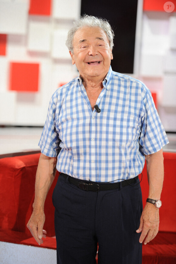 Exclusif - Pierre Perret - Enregistrement de l'émission "Vivement Dimanche" présentée par M.Drucker et diffusée le 12 juillet 2020 sur France 2. Le 1er juillet 2020 © Guillaume Gaffiot / Bestimage