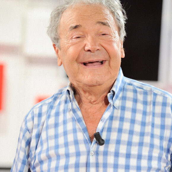 Exclusif - Pierre Perret - Enregistrement de l'émission "Vivement Dimanche" présentée par M.Drucker et diffusée le 12 juillet 2020 sur France 2. Le 1er juillet 2020 © Guillaume Gaffiot / Bestimage