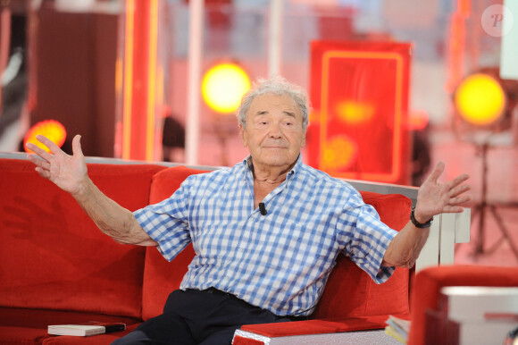 Exclusif - Pierre Perret - Enregistrement de l'émission "Vivement Dimanche" présentée par M.Drucker et diffusée le 12 juillet 2020 sur France 2. Le 1er juillet 2020 © Guillaume Gaffiot / Bestimage