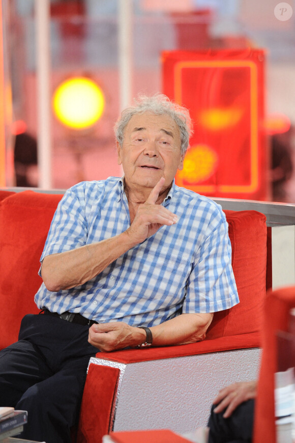 Exclusif - Pierre Perret - Enregistrement de l'émission "Vivement Dimanche" présentée par M.Drucker et diffusée le 12 juillet 2020 sur France 2. Le 1er juillet 2020 © Guillaume Gaffiot / Bestimage