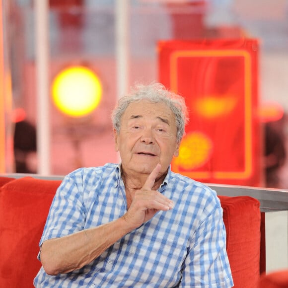 Exclusif - Pierre Perret - Enregistrement de l'émission "Vivement Dimanche" présentée par M.Drucker et diffusée le 12 juillet 2020 sur France 2. Le 1er juillet 2020 © Guillaume Gaffiot / Bestimage