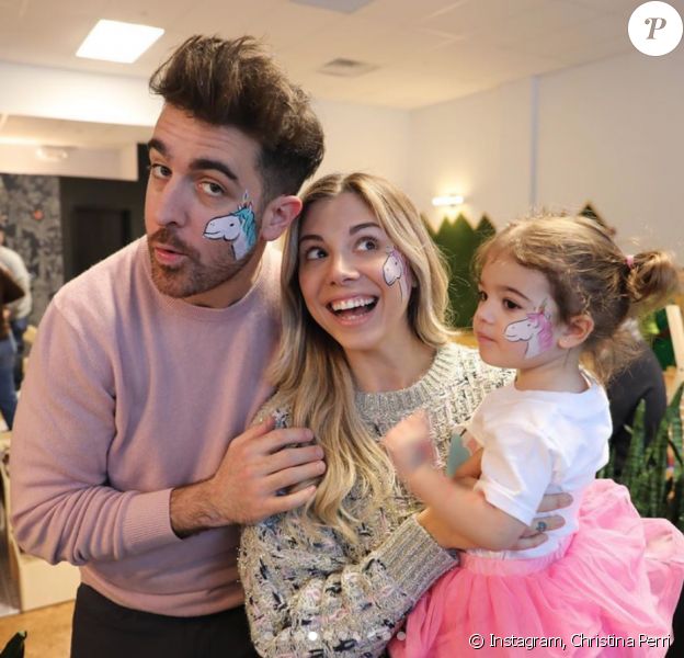 Christina Perri, son mari Paul Costabile et leur fille Carmella. Juin 2020.