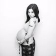 Christina Perri, enceinte de son premier enfant, une fille prénommée Carmella. 2017.