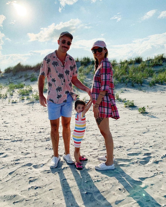 Christina Perri, son mari Paul Costabile et leur fille Carmella. Juillet 2020.