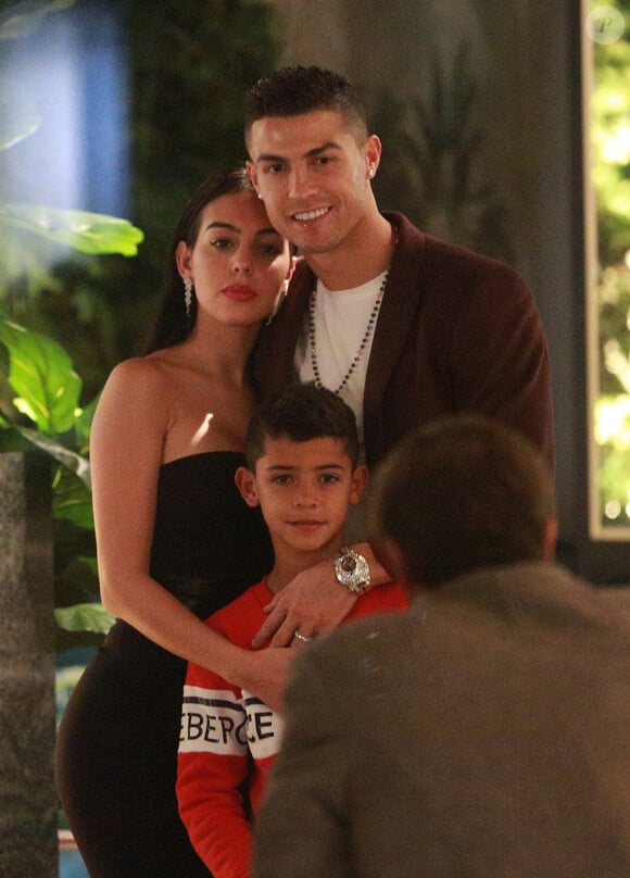 Cristiano Ronaldo, sa compagne Georgina Rodríguez et son fils Cristiano Ronaldo Jr. ont dîné au restaurant Zela à Londres le 13 novembre 2018.