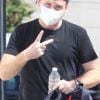 Exclusif - Kevin Connolly porte un masque pour se protéger de l'épidémie de Coronavirus (Covid-19) à Beverly Hills, Los Angeles, le 24 avril 2020.