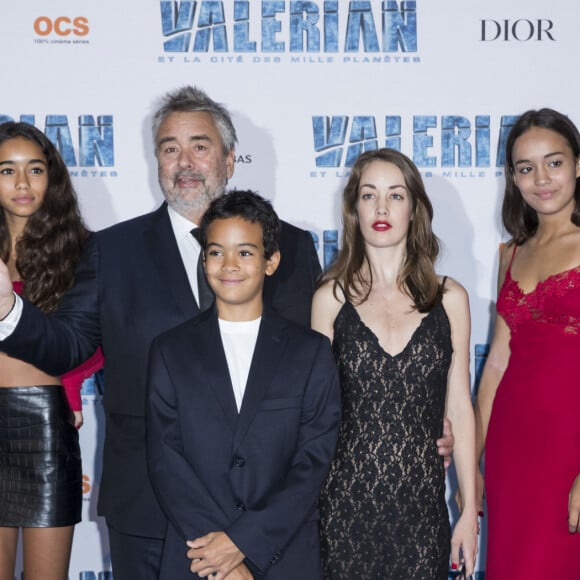 Luc Besson, sa femme Virginie Besson-Silla et ses enfants Thalia Besson, Sateen Besson et Mao Besson, Juliette Besson et Shanna Besson - Avant-première du film "Valérian et la Cité des mille planètes" de L. Besson à la Cité du Cinéma à Saint-Denis, le 25 juillet 2017. © Olivier Borde/Bestimage