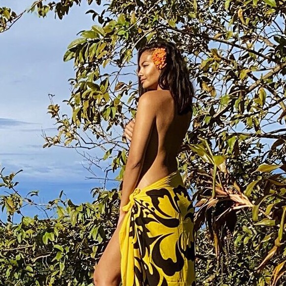 Vaimalama Chaves topless sur Instagram, le 16 juillet 2020