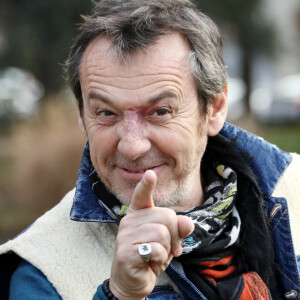 Jean-Luc Reichmann lors du photocall de la série "Léo Matteï, Brigade des mineurs" lors du 22e Festival des créations télévisuelles de Luchon, France, le 7 février 2020. © Patrick Bernard/Bestimage