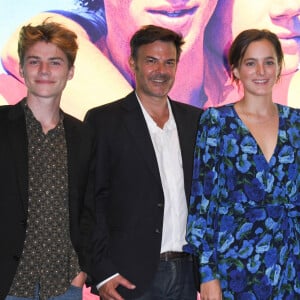 Félix Lefebvre, François Ozon, Philippine Velge et Benjamin Voisin lors du photocall du film Été 85 au cinéma MK2 à Paris le 13 juillet 2020. © Coadic Guirec / Bestimage