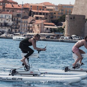 La princesse Charlene de Monaco, soutenue par son mari le prince Albert, s'entraîne avec le champion de MMA Conor McGregor pour le "Calvi – Monaco Water bike Challenge" qui se tiendra en septembre. Sur Instagram, le 20 juillet 2020.