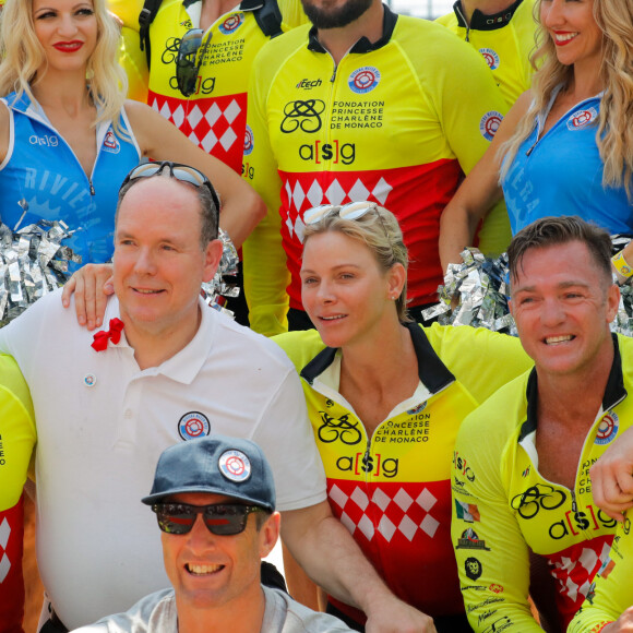 Le prince Albert II de Monaco et la princesse Charlène de Monaco lors du Water Bike Challenge, au profit de la Fondation princesse Charlene de Monaco au départ du Yacht Club de Monaco le 17 juin 2018. © Claudia Albuquerque/Bestimage