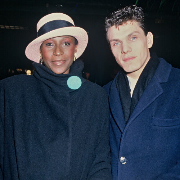 Archives- Marc Lavoine et son épouse, Denise Pascale, lors des Victoires de la Musique, le 24 novembre 1985 à Paris. 
