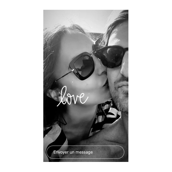 Valérie Bègue poste une photo d'elle en charmante compagnie. Est-ce son nouveau compagnon ? Photo postée sur Instagram en juillet 2020.