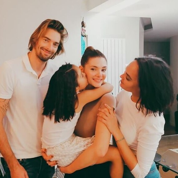 Camille Lacourt, sa compagne Alice et Valérie Bègue avec leur fille Jazz, sur Instagram le 20 octobre 2019.