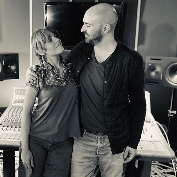 Emma Daumas en studio, elle annonce la fin de l'enregistrement de son dernier album "L'art des naufrages", le 9 juillet 2020