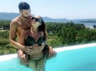 Aymeric Bonnery : Vacances au soleil avec sa belle brune au corps de rêve