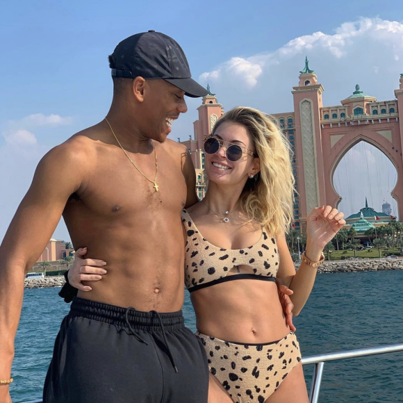 Mélanie Da Cruz, candidate de télé-réalité et influenceuse, partage la vie du footballeur Anthony Martial. Ensemble, ils ont un fils, Swan, né en juillet 2018.