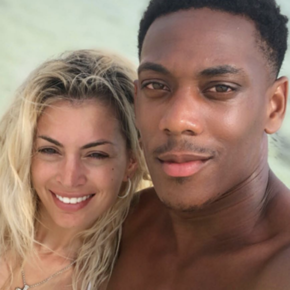 Mélanie Da Cruz, candidate de télé-réalité et influenceuse, partage la vie du footballeur Anthony Martial. Ensemble, ils ont un fils, Swan, né en juillet 2018.