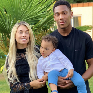 Mélanie Da Cruz, candidate de télé-réalité et influenceuse, partage la vie du footballeur Anthony Martial. Ensemble, ils ont un fils, Swan, né en juillet 2018.