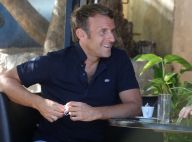 Emmanuel Macron en vacances : élégant en look décontracté, pour un bain de foule