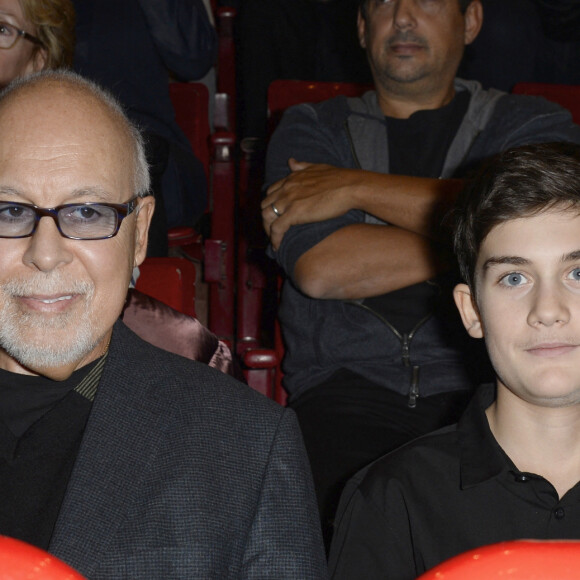 René Angélil et son fils René-Charles au concert de Céline Dion au POPB de Paris, le 5 décembre 2013. 