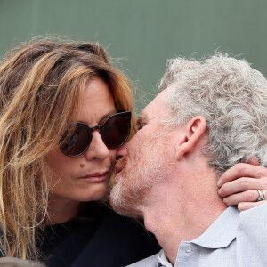 Denis Brogniart et sa femme Hortense dans les tribunes des internationaux de tennis de Roland Garros à Paris, jour 3, le 29 mai 2018. @Cyril Moreau / Dominique Jacovides / Bestimage